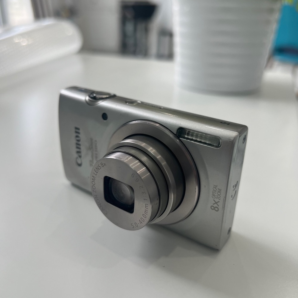 Canon PowerShot Elph 180 Digital Camera